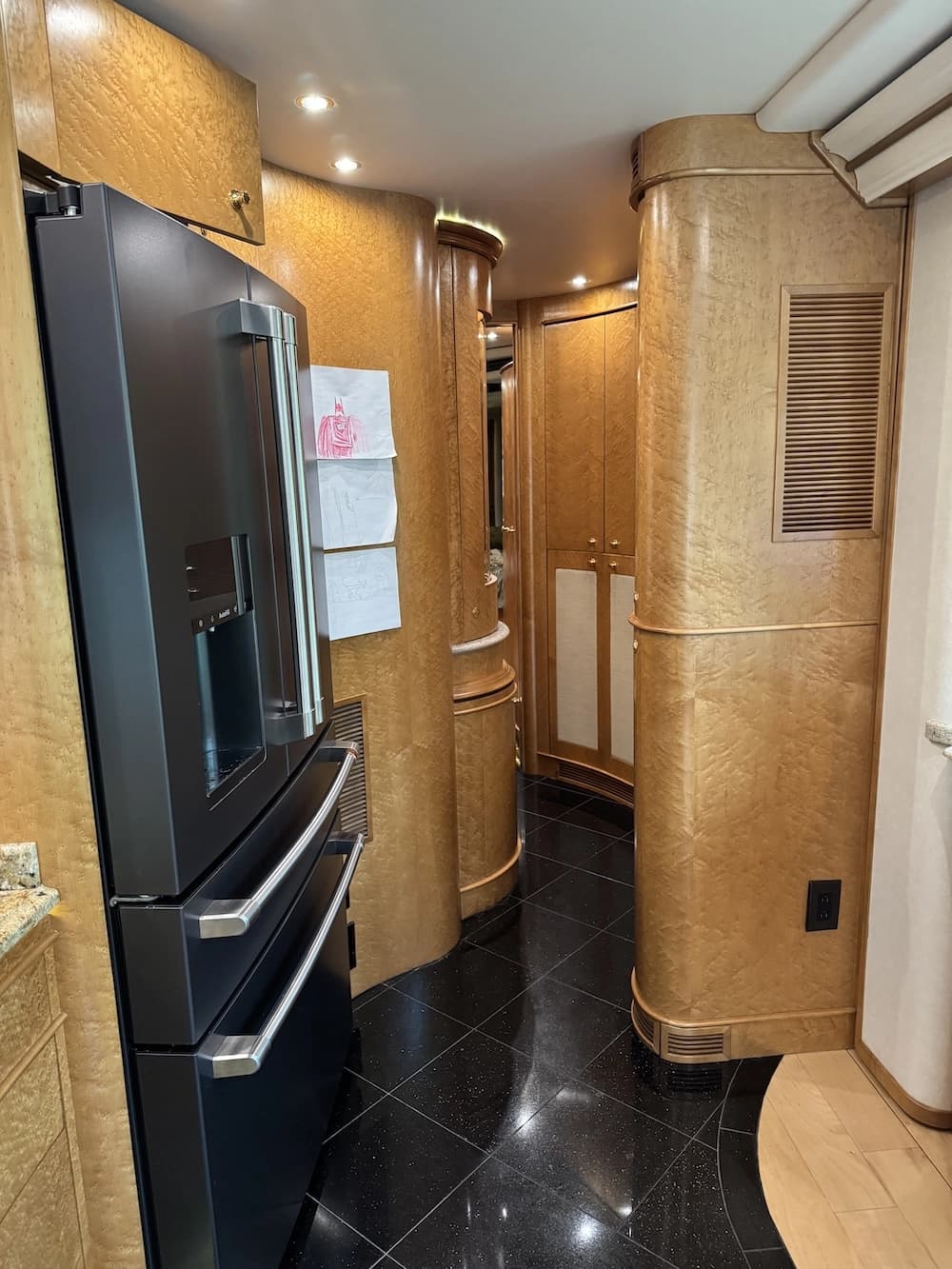 2004 Prevost Bruce XLII Motorcoach - Image 9