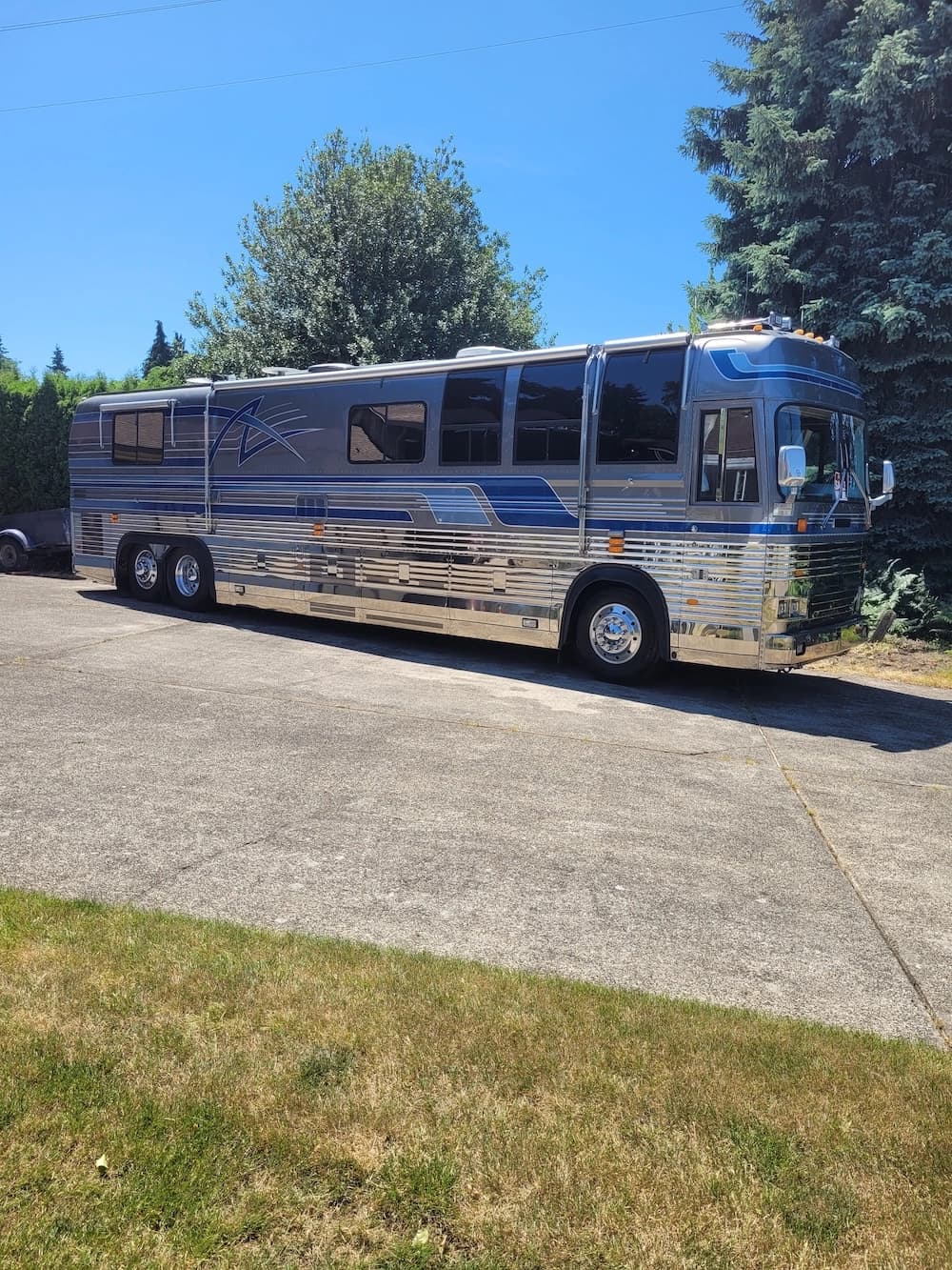 1991 Prevost Country Coach XL 40 Motorcoach - Image 1