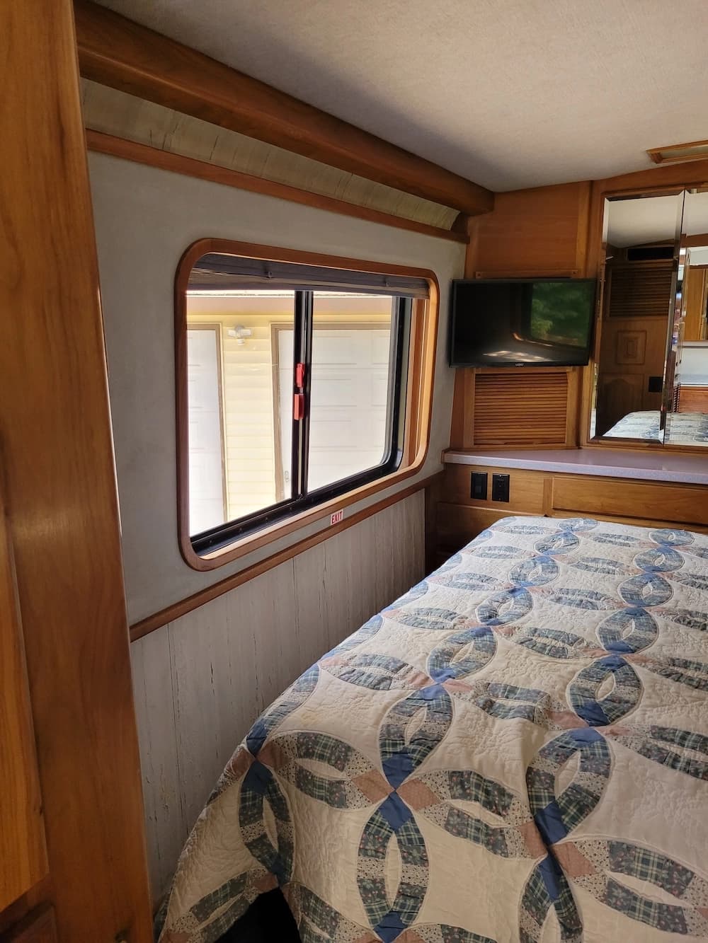 1991 Prevost Country Coach XL 40 Motorcoach - Image 10
