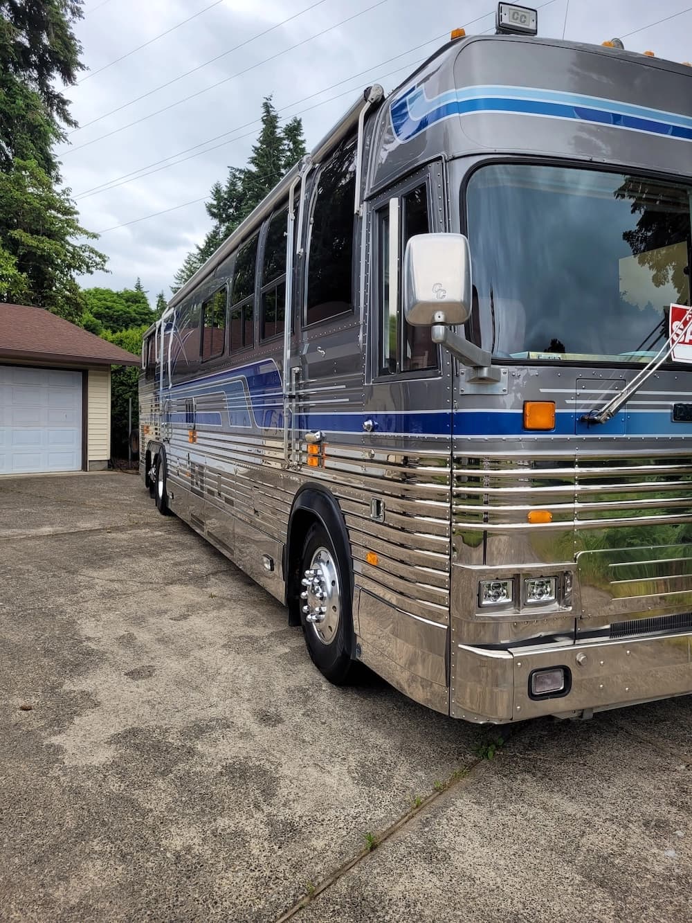 1991 Prevost Country Coach XL 40 Motorcoach - Image 4