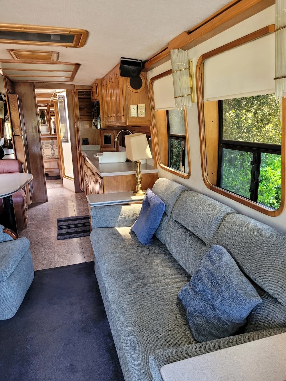 1991 Prevost Country Coach XL 40 Motorcoach - Image 8