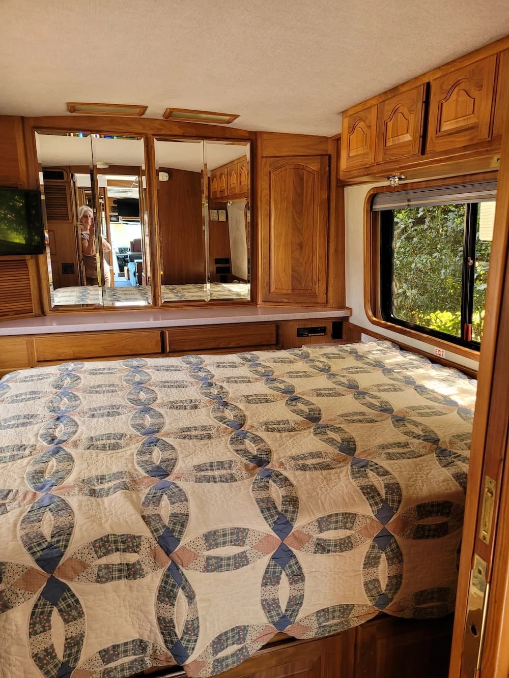 1991 Prevost Country Coach XL 40 Motorcoach - Image 9