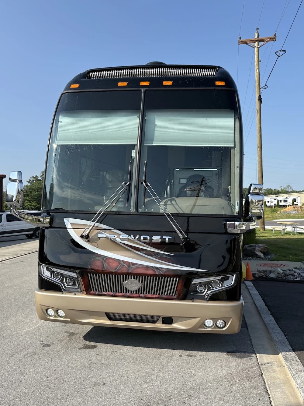 2017 Prevost Marathon H3-45 Motorcoach - Image 16