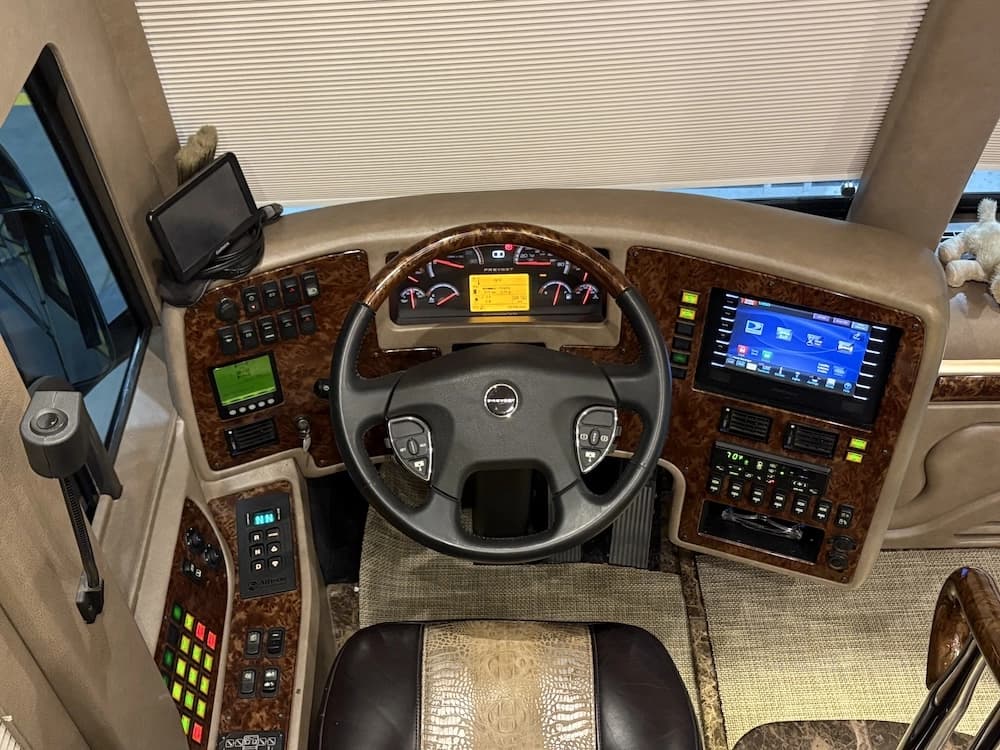 2017 Prevost Marathon H3-45 Motorcoach - Image 18