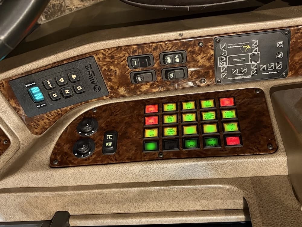 2017 Prevost Marathon H3-45 Motorcoach - Image 19