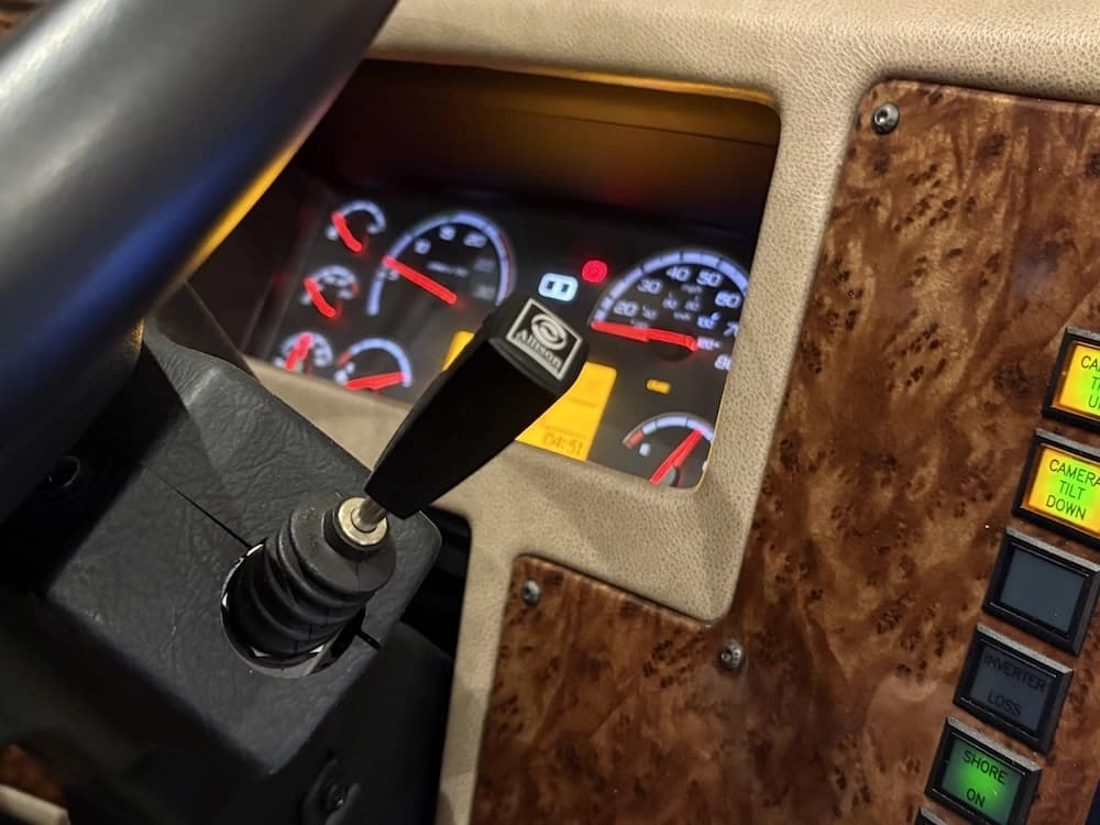 2017 Prevost Marathon H3-45 Motorcoach - Image 22