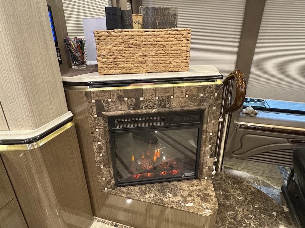 2017 Prevost Marathon H3-45 Motorcoach - Image 30