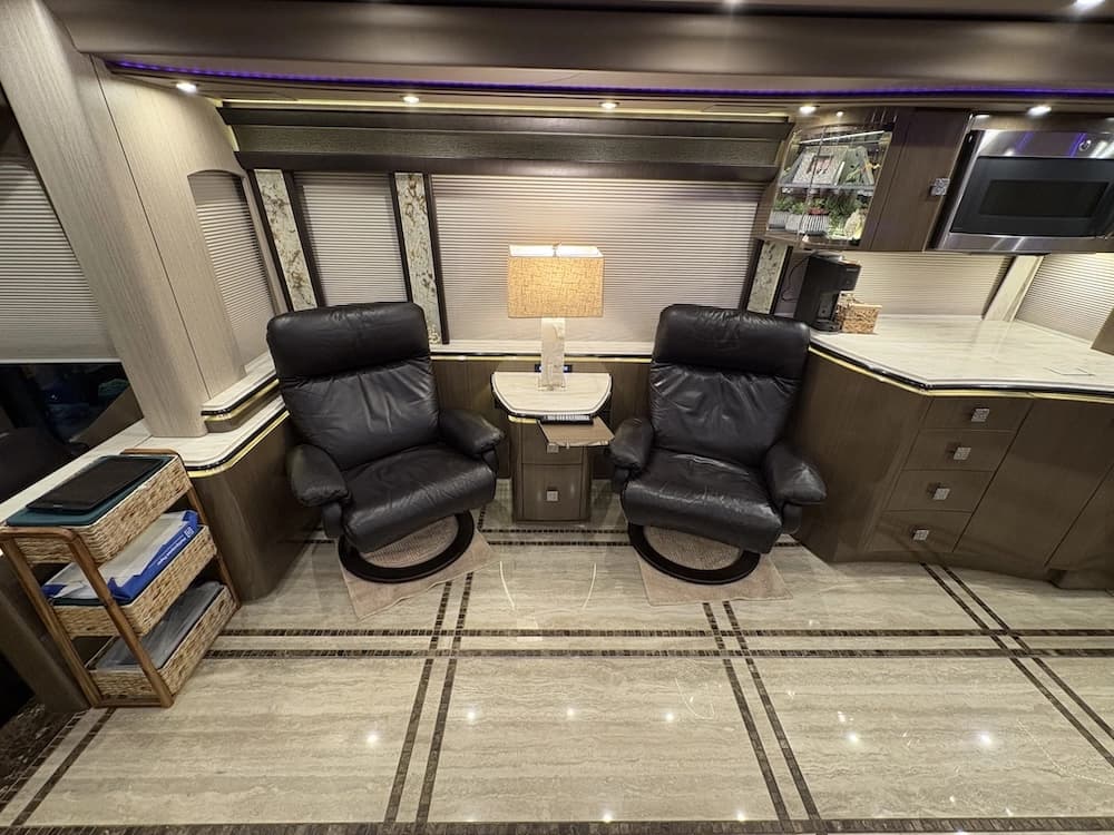 2017 Prevost Marathon H3-45 Motorcoach - Image 33