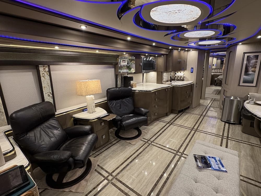 2017 Prevost Marathon H3-45 Motorcoach - Image 40