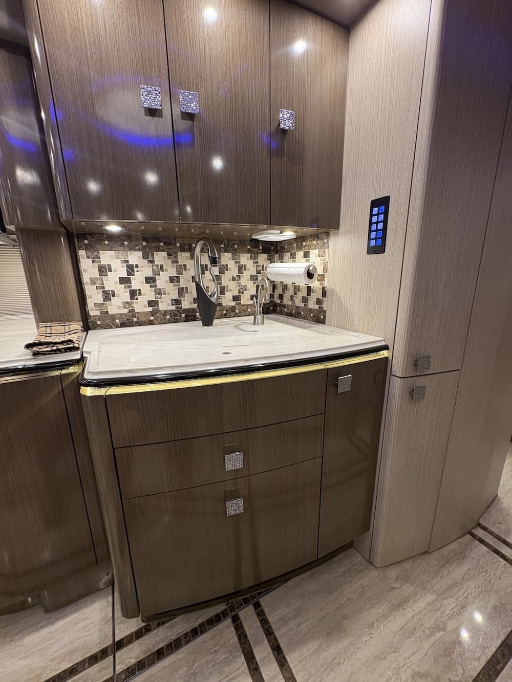 2017 Prevost Marathon H3-45 Motorcoach - Image 45