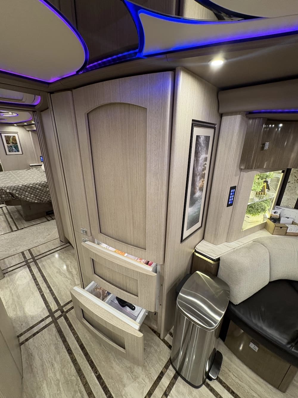 2017 Prevost Marathon H3-45 Motorcoach - Image 48