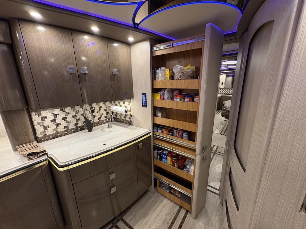 2017 Prevost Marathon H3-45 Motorcoach - Image 50