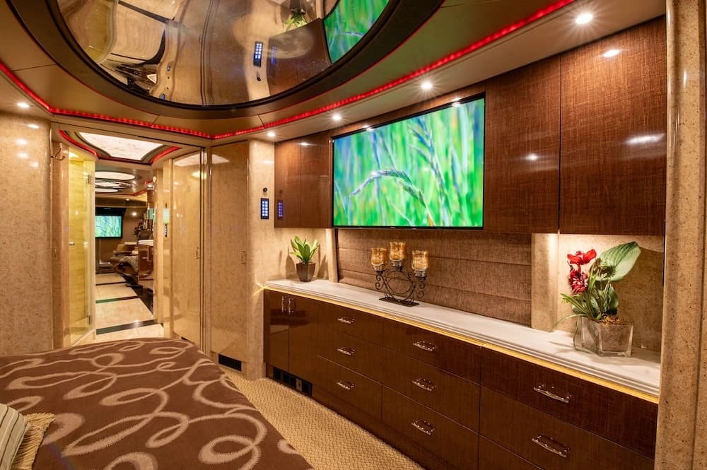 2015 Prevost Marathon H3-45 Motorcoach - Image 20