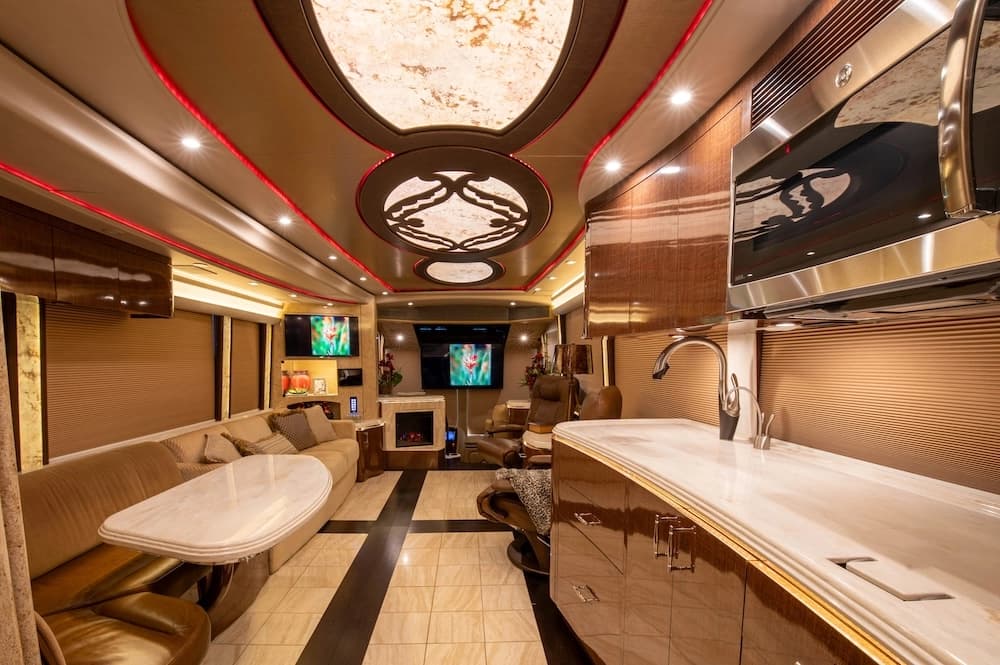 2015 Prevost Marathon H3-45 Motorcoach - Image 22