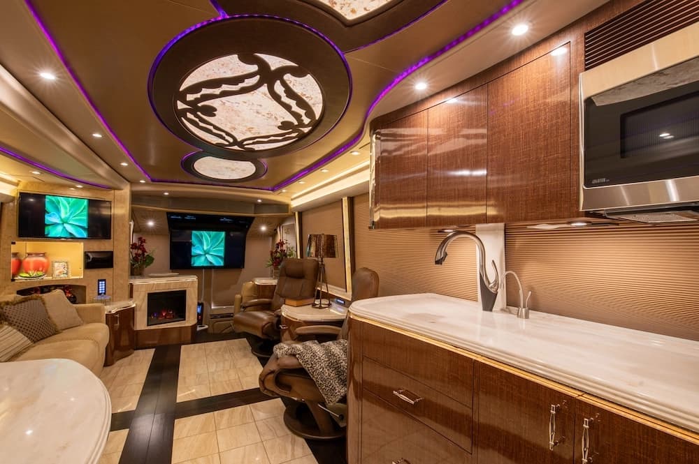 2015 Prevost Marathon H3-45 Motorcoach - Image 23