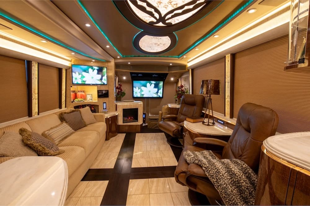 2015 Prevost Marathon H3-45 Motorcoach - Image 25