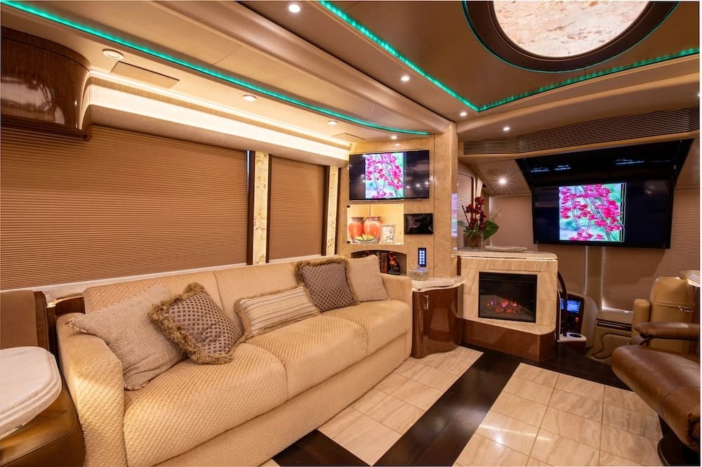 2015 Prevost Marathon H3-45 Motorcoach - Image 27