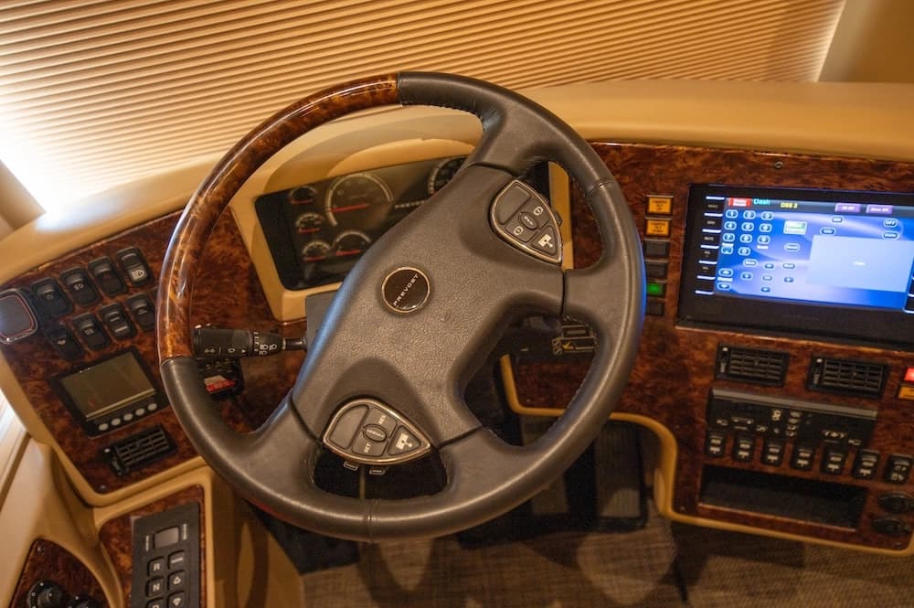 2015 Prevost Marathon H3-45 Motorcoach - Image 30
