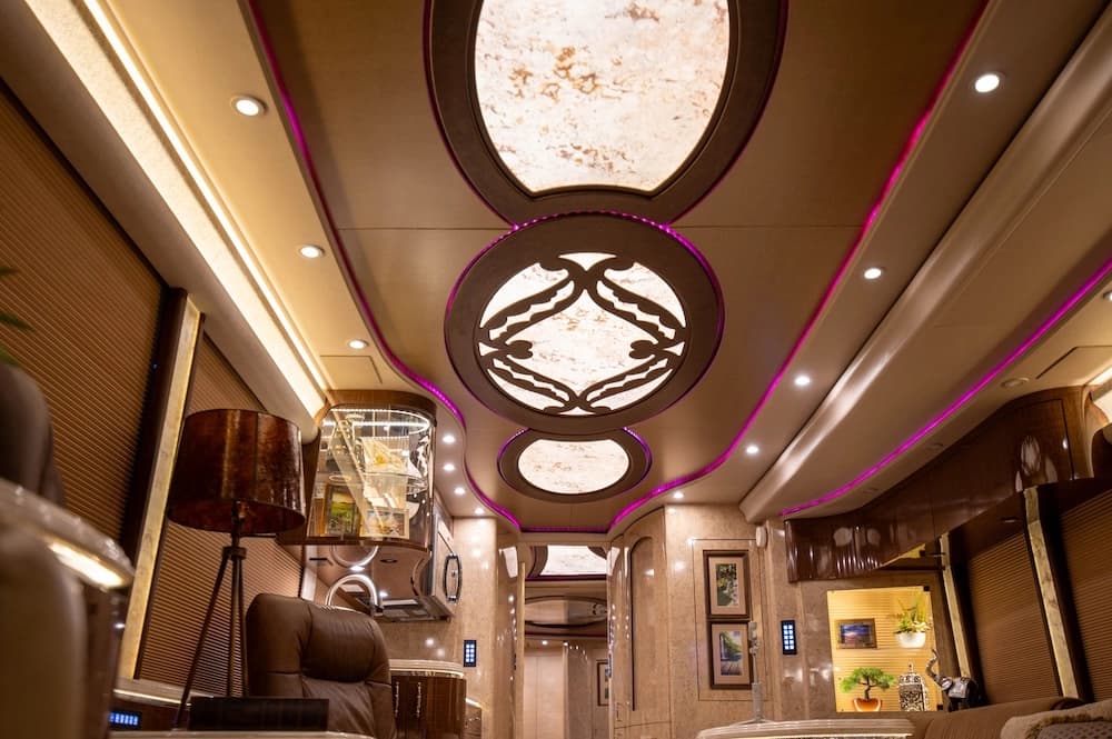 2015 Prevost Marathon H3-45 Motorcoach - Image 31