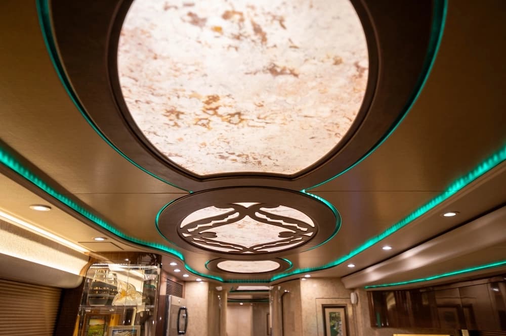 2015 Prevost Marathon H3-45 Motorcoach - Image 33