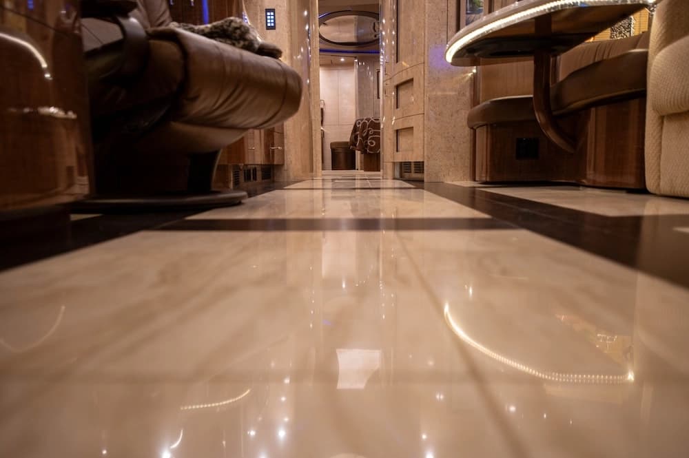 2015 Prevost Marathon H3-45 Motorcoach - Image 34