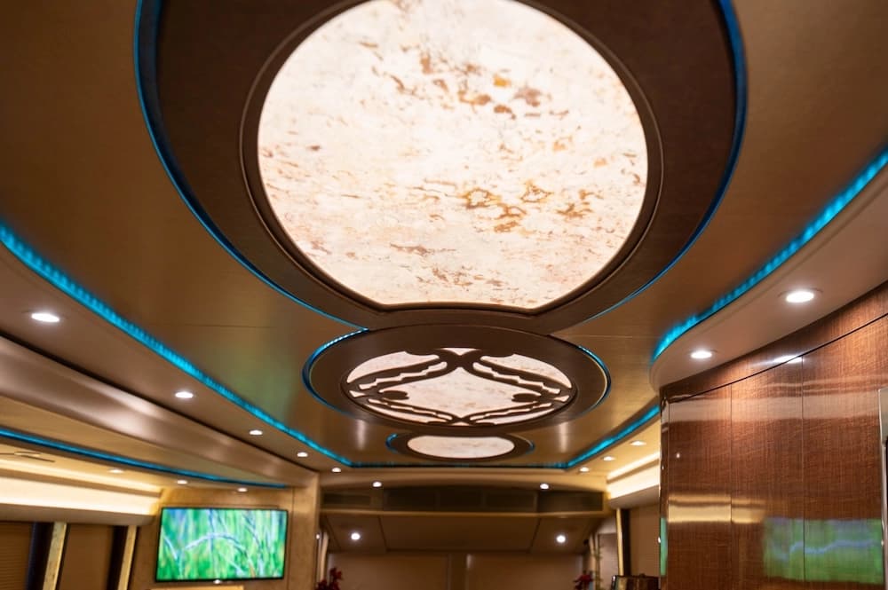 2015 Prevost Marathon H3-45 Motorcoach - Image 35