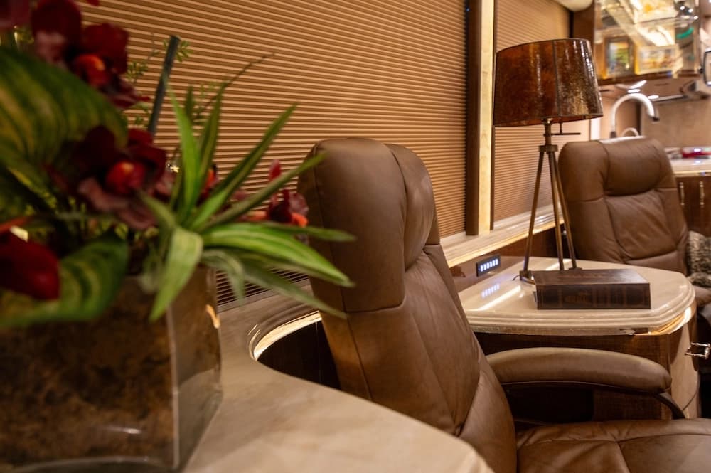 2015 Prevost Marathon H3-45 Motorcoach - Image 39