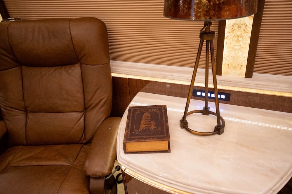 2015 Prevost Marathon H3-45 Motorcoach - Image 41