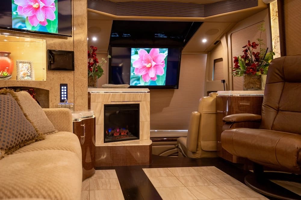 2015 Prevost Marathon H3-45 Motorcoach - Image 42