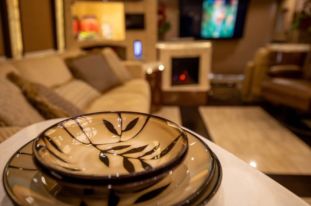 2015 Prevost Marathon H3-45 Motorcoach - Image 49