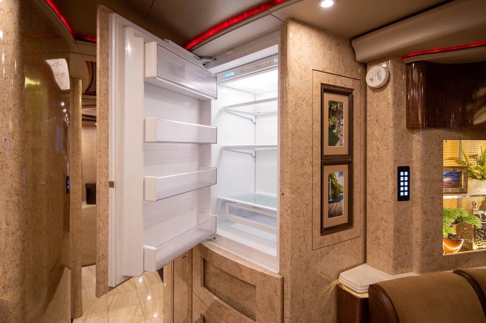2015 Prevost Marathon H3-45 Motorcoach - Image 50