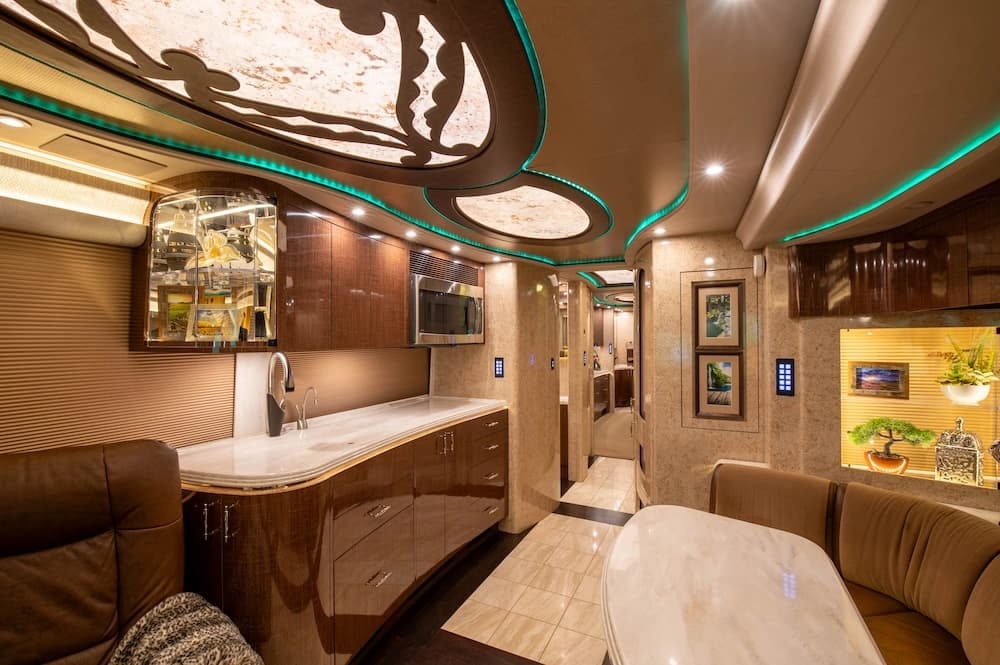 2015 Prevost Marathon H3-45 Motorcoach - Image 6
