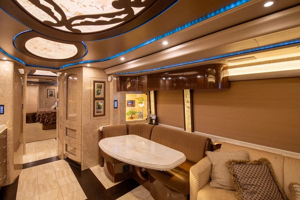 2015 Prevost Marathon H3-45 Motorcoach - Image 7
