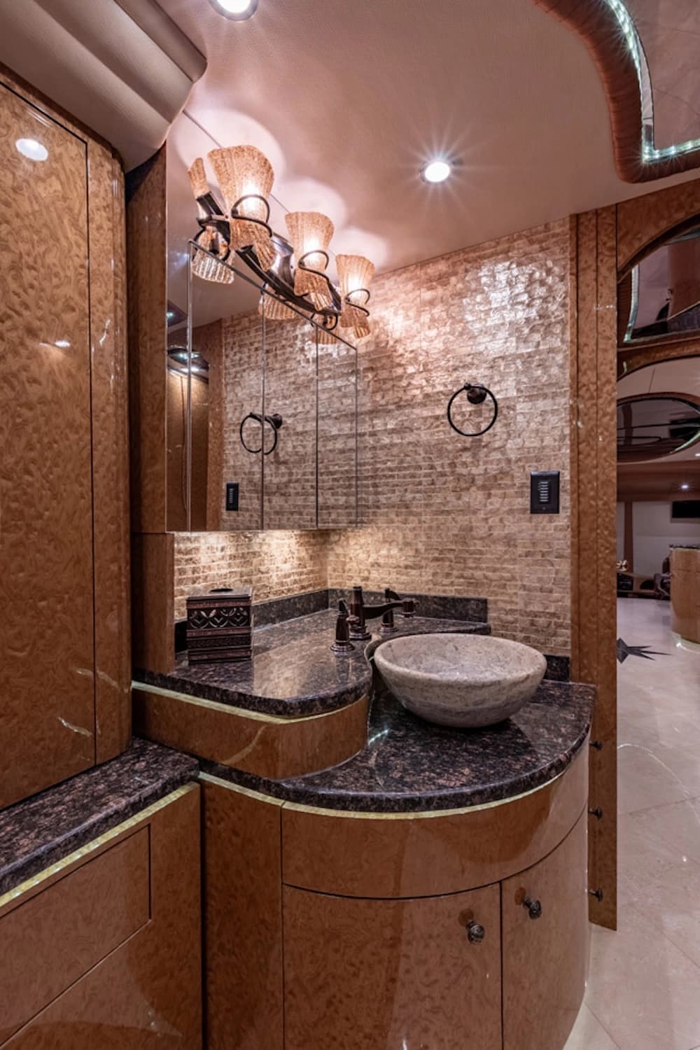 2010 Prevost Millennium H3-45 Motorcoach - Image 13