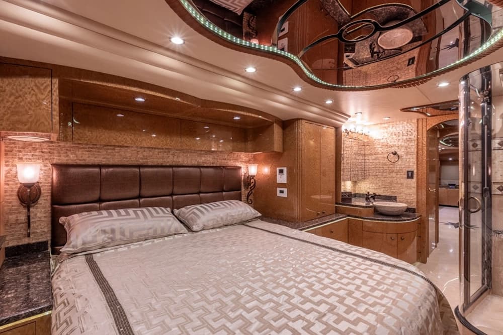 2010 Prevost Millennium H3-45 Motorcoach - Image 15
