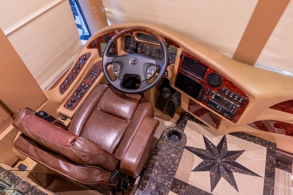 2010 Prevost Millennium H3-45 Motorcoach - Image 7