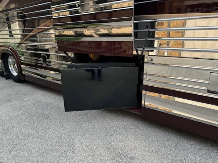 2004 Prevost Marathon XLII Motorcoach - Image 21