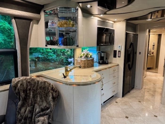 2004 Prevost Marathon XLII Motorcoach - Image 5