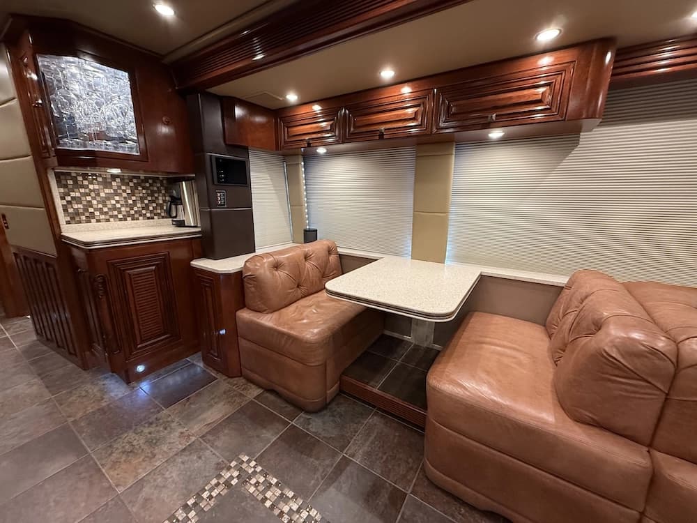 2013 Prevost Outlaw H3-45 Motorcoach - Image 28