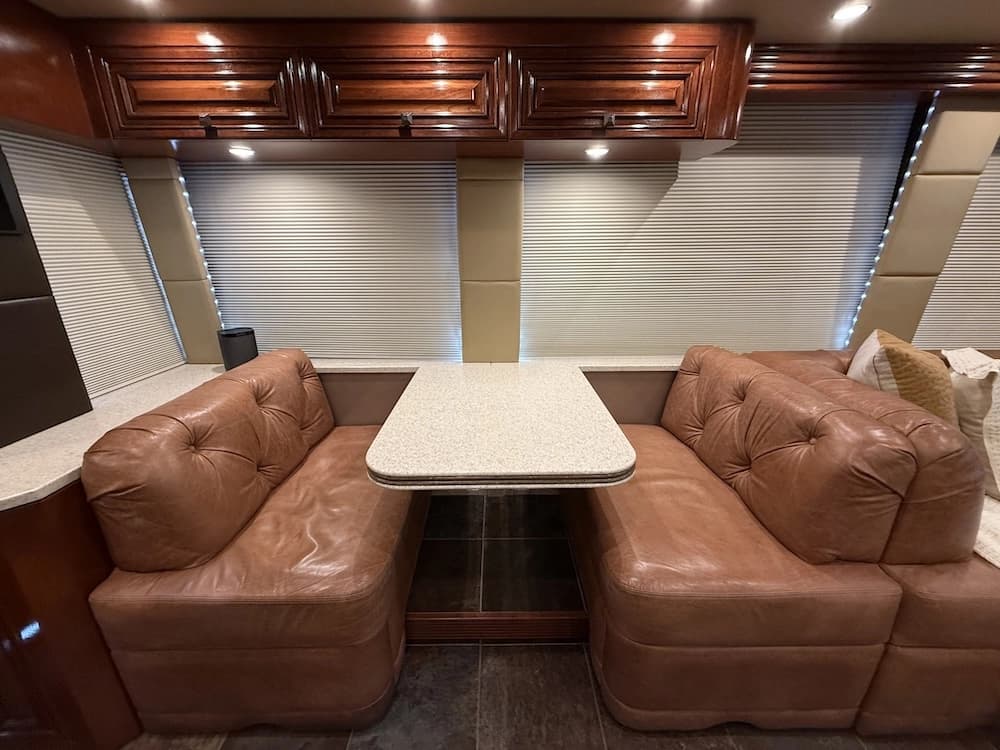 2013 Prevost Outlaw H3-45 Motorcoach - Image 29