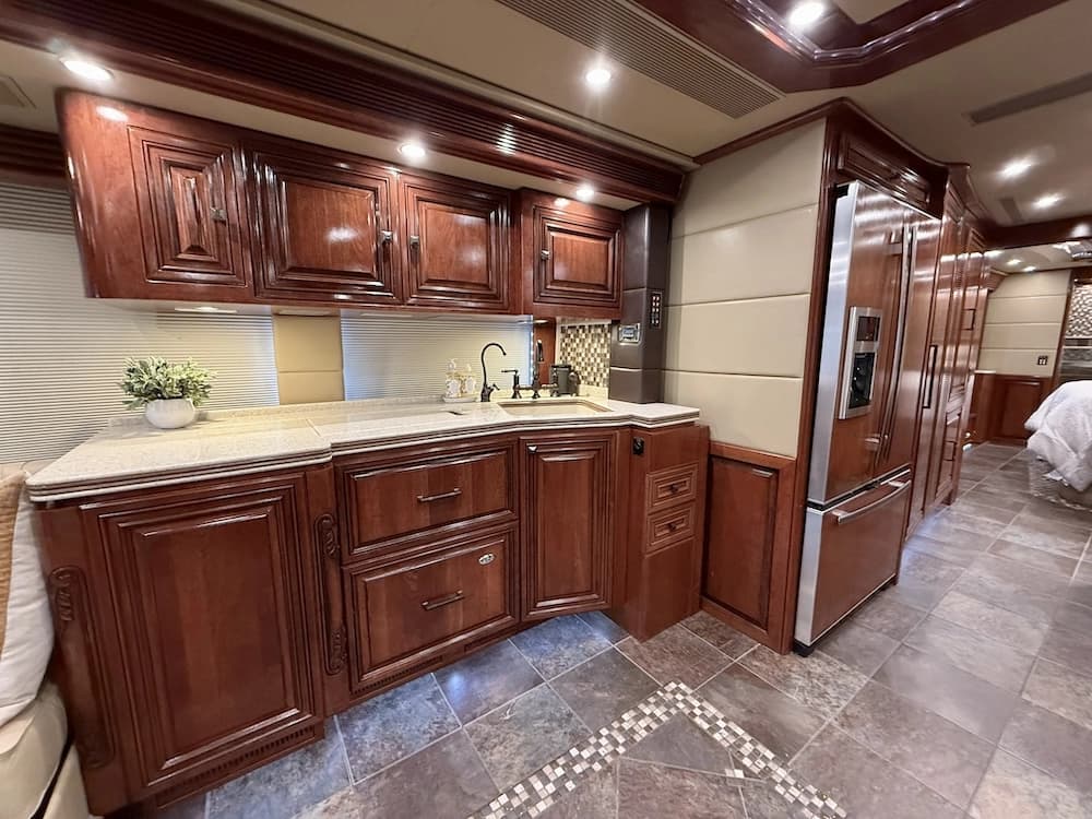 2013 Prevost Outlaw H3-45 Motorcoach - Image 30