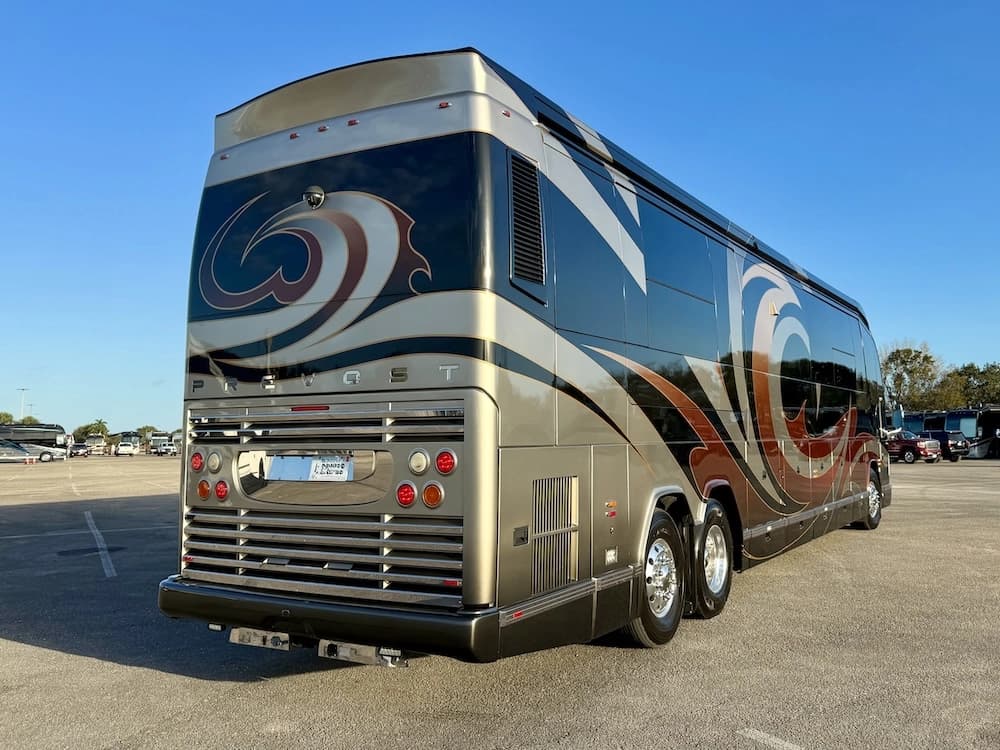 2013 Prevost Outlaw H3-45 Motorcoach - Image 6