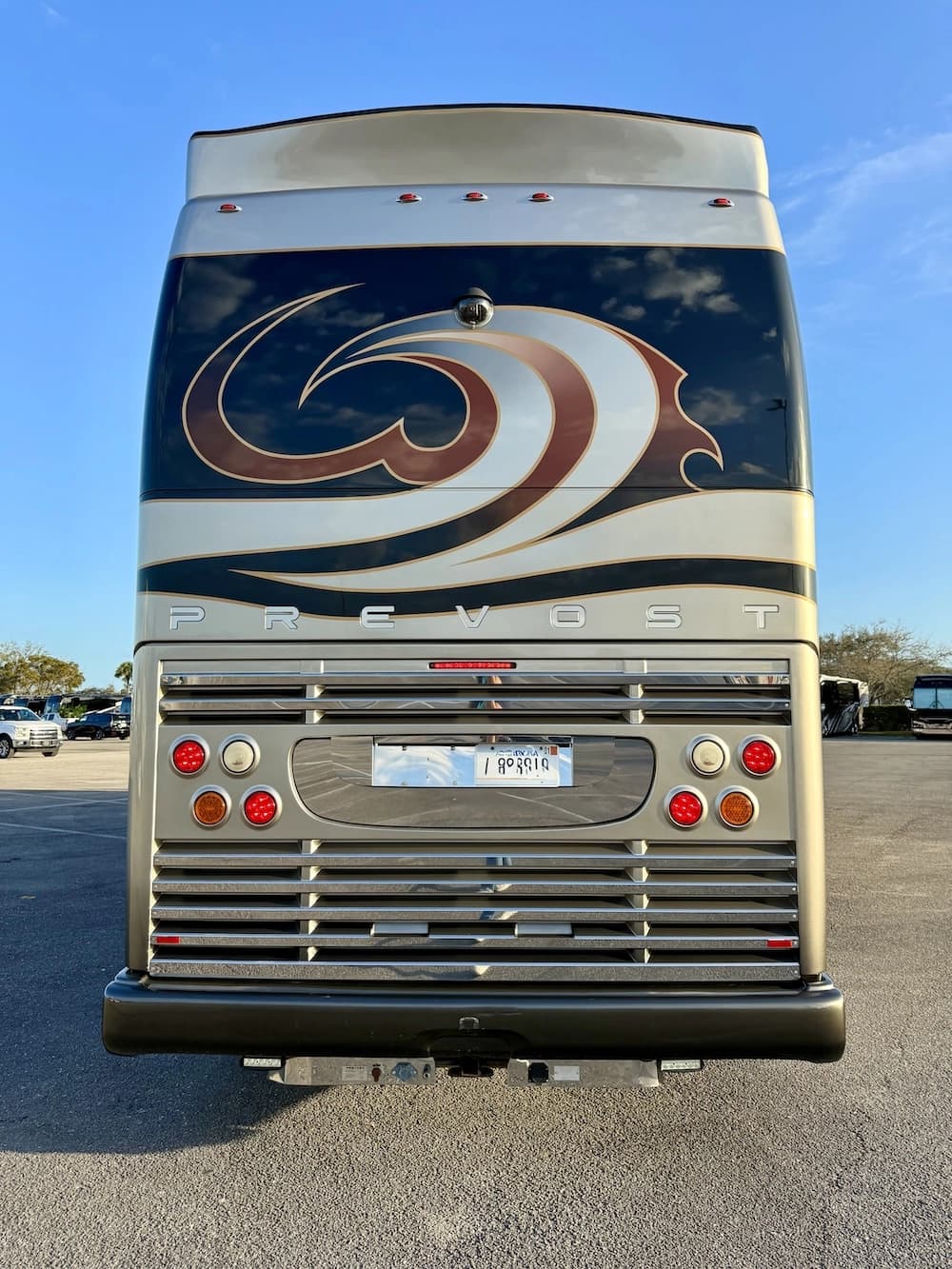 2013 Prevost Outlaw H3-45 Motorcoach - Image 7