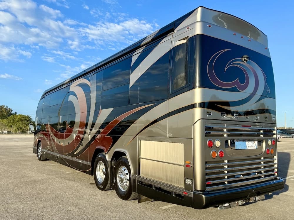 2013 Prevost Outlaw H3-45 Motorcoach - Image 8