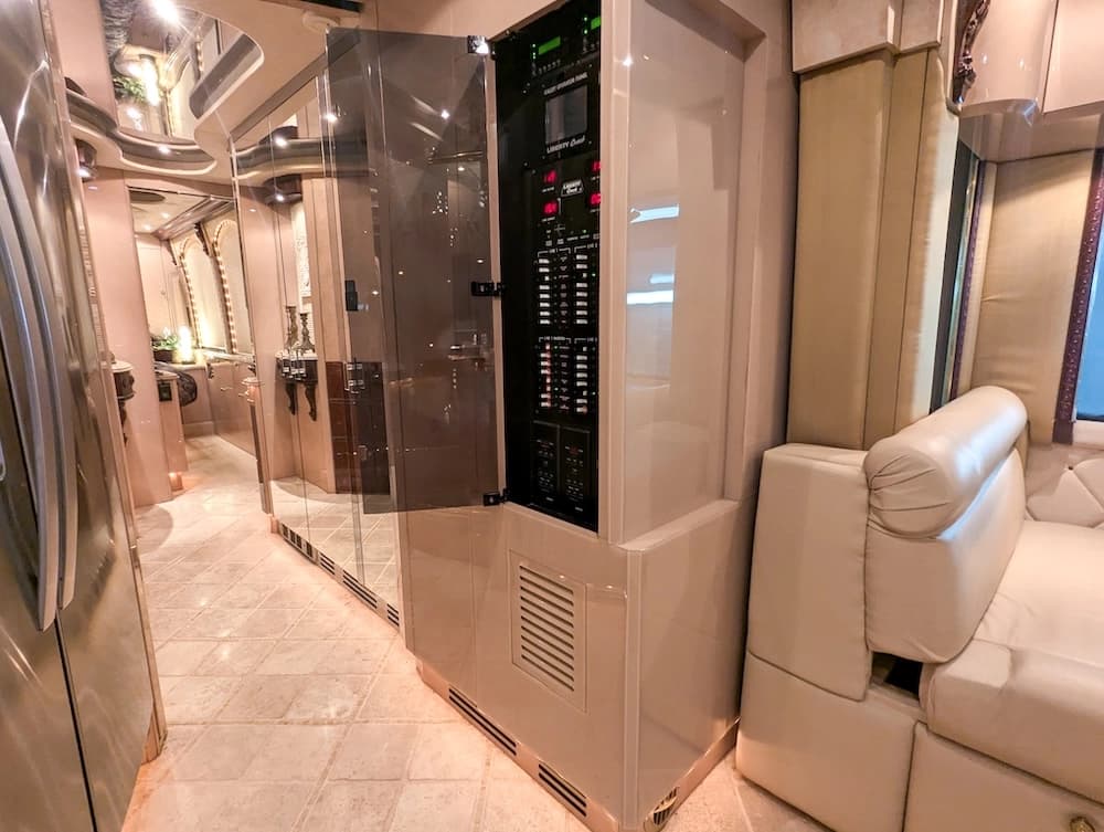 2002 Prevost Liberty Elegant Lady XLII Motorcoach - Image 12
