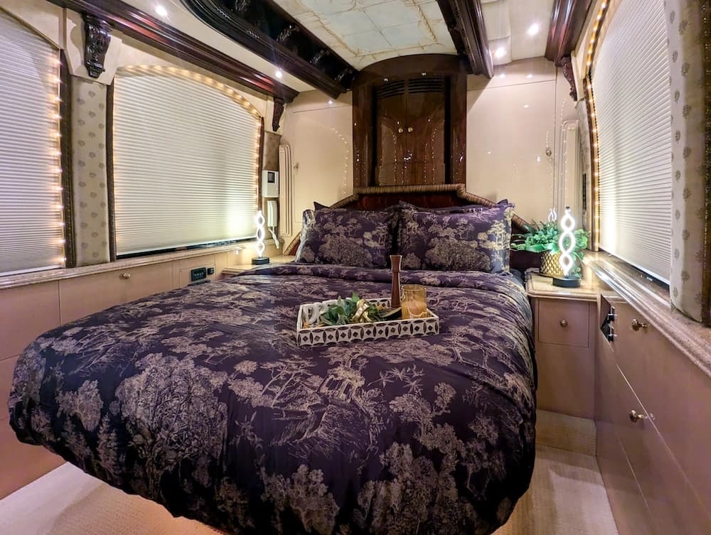 2002 Prevost Liberty Elegant Lady XLII Motorcoach - Image 20