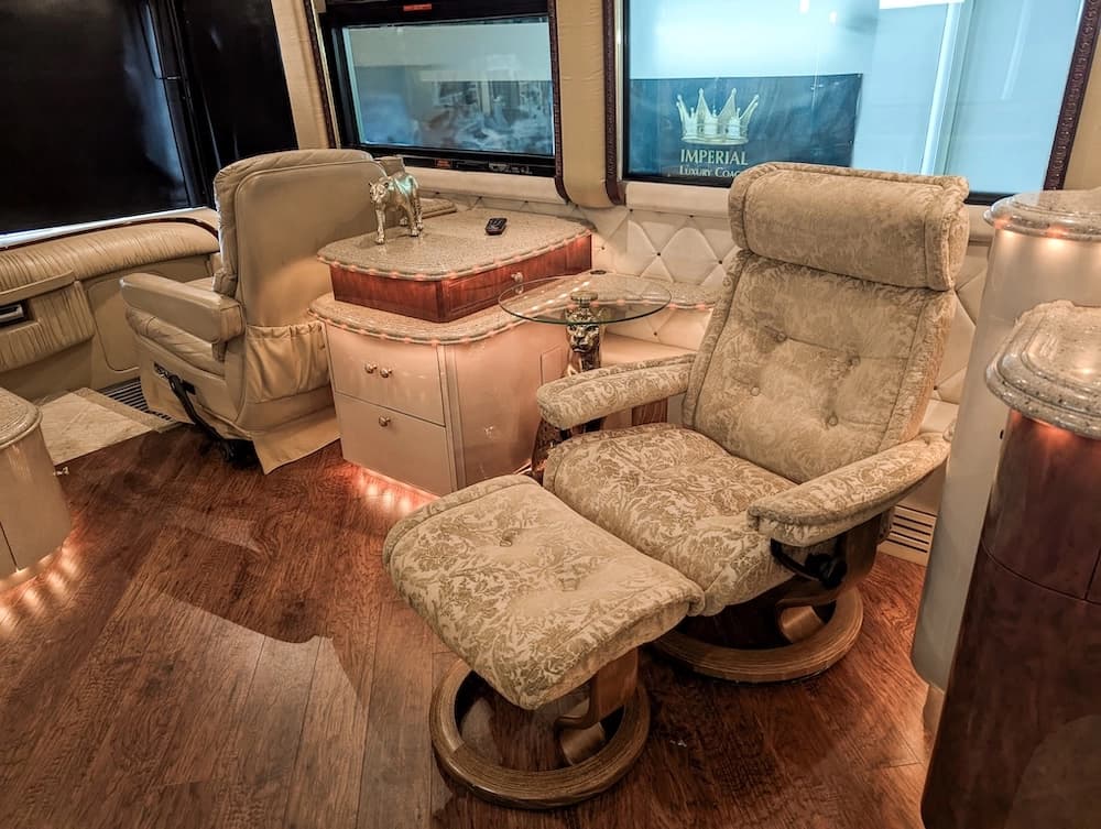 2002 Prevost Liberty Elegant Lady XLII Motorcoach - Image 25