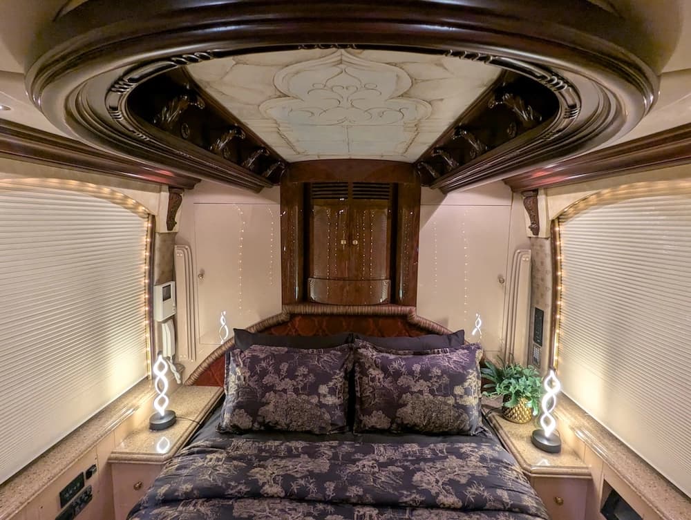 2002 Prevost Liberty Elegant Lady XLII Motorcoach - Image 26