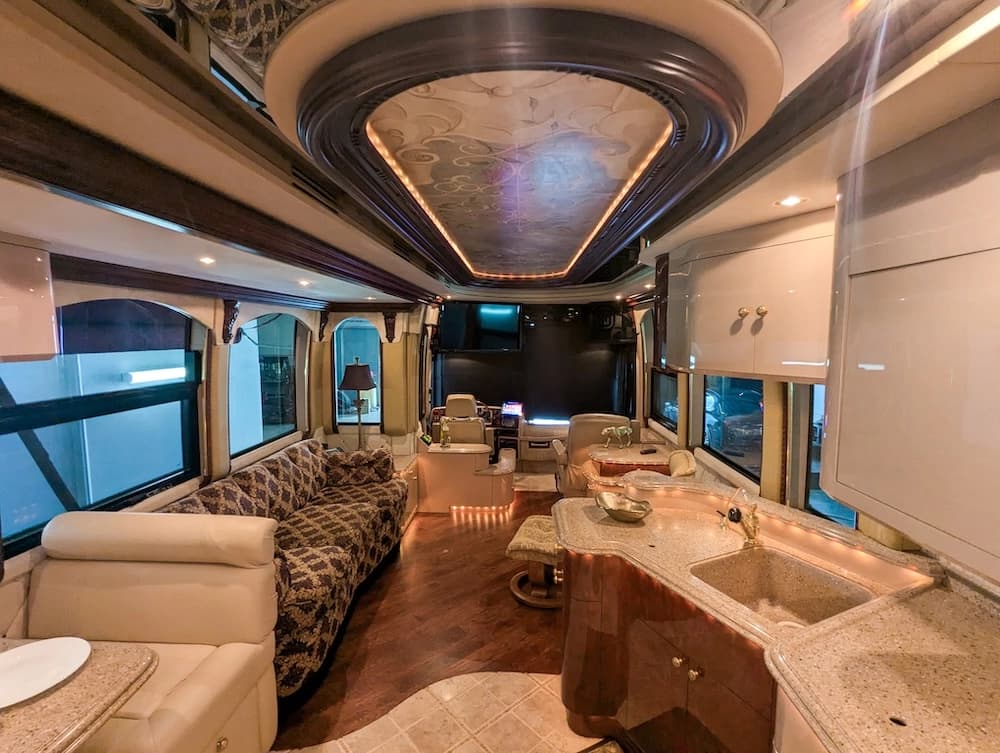2002 Prevost Liberty Elegant Lady XLII Motorcoach - Image 27