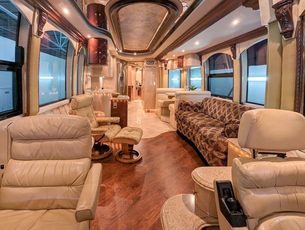 2002 Prevost Liberty Elegant Lady XLII Motorcoach - Image 6